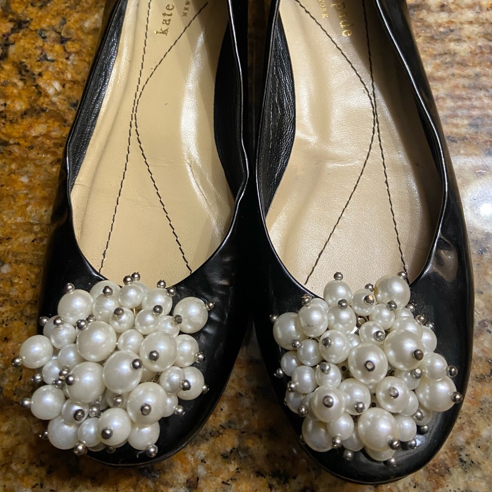 Kate Spade New York black-abbie-cluster-pearl-patent-flats size 6 1/2 B